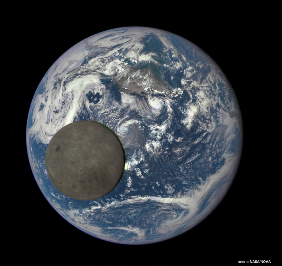 La Luna vista da un milione e mezzo di chilometri di distanza davanti alla Terra